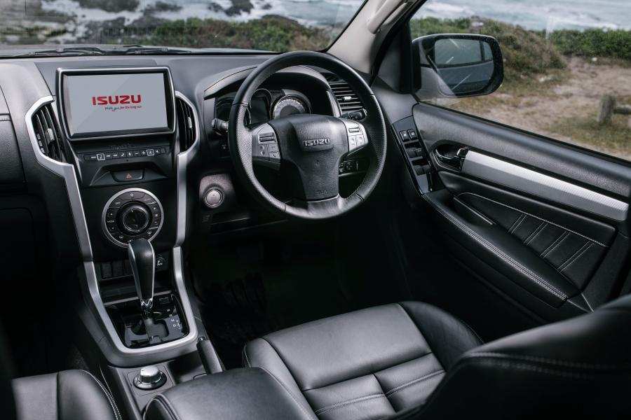 Интерьер Isuzu MU-X 2018 года  (ZA) (фото 13 из 40)